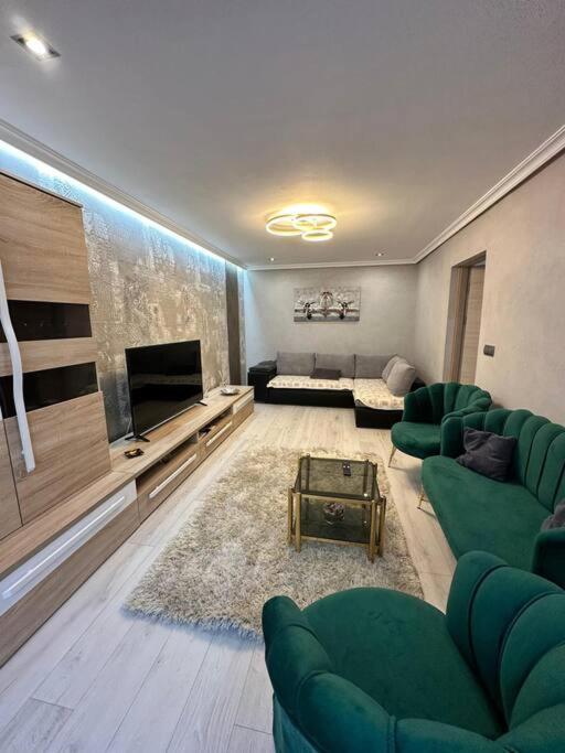 Stylish Apartment In Dambu เตอร์กู-มูเรช ภายนอก รูปภาพ